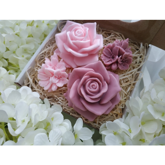 Zestaw mydeł La Vie Est Belle Dzień Babci